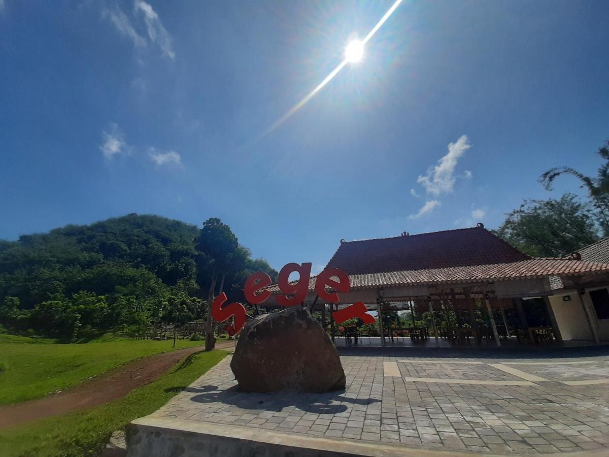 Seger Nusantara Kalisat Exterior photo