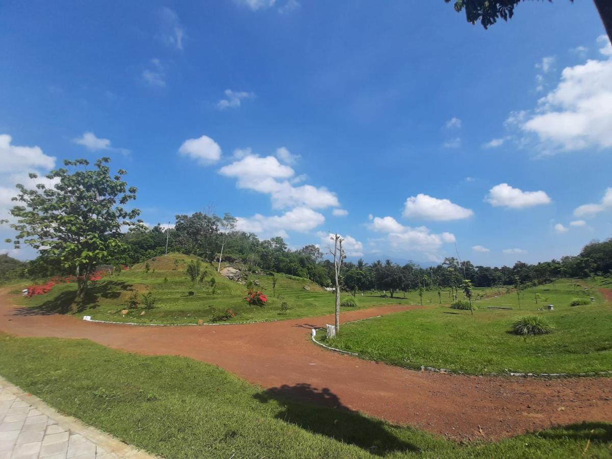 Seger Nusantara Kalisat Exterior photo