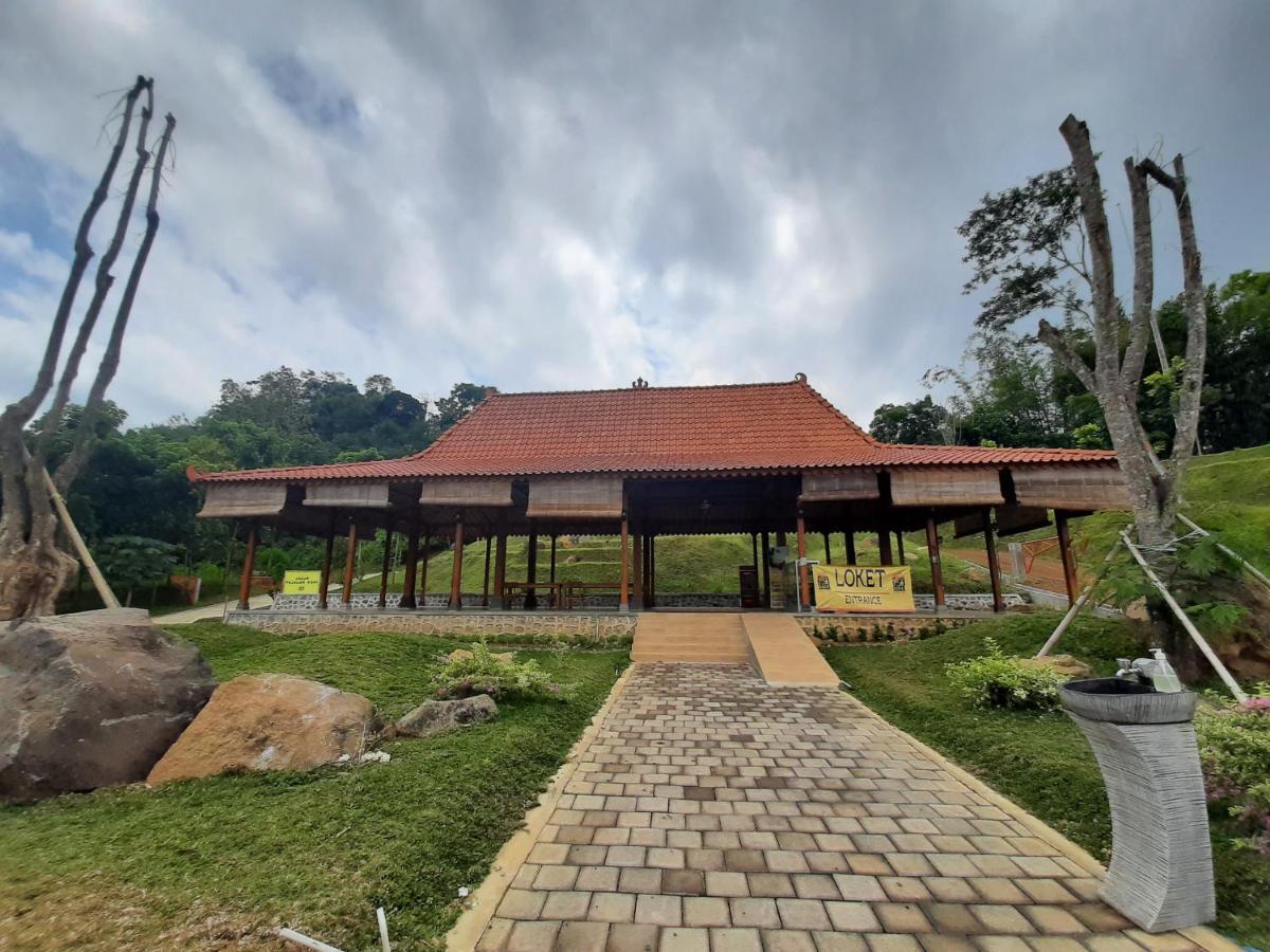 Seger Nusantara Kalisat Exterior photo