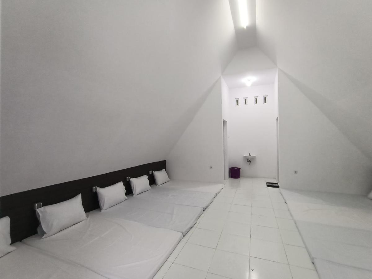 Seger Nusantara Kalisat Exterior photo